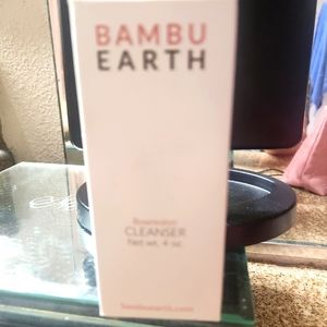 NIB BAMBU EARTH CLEANSER